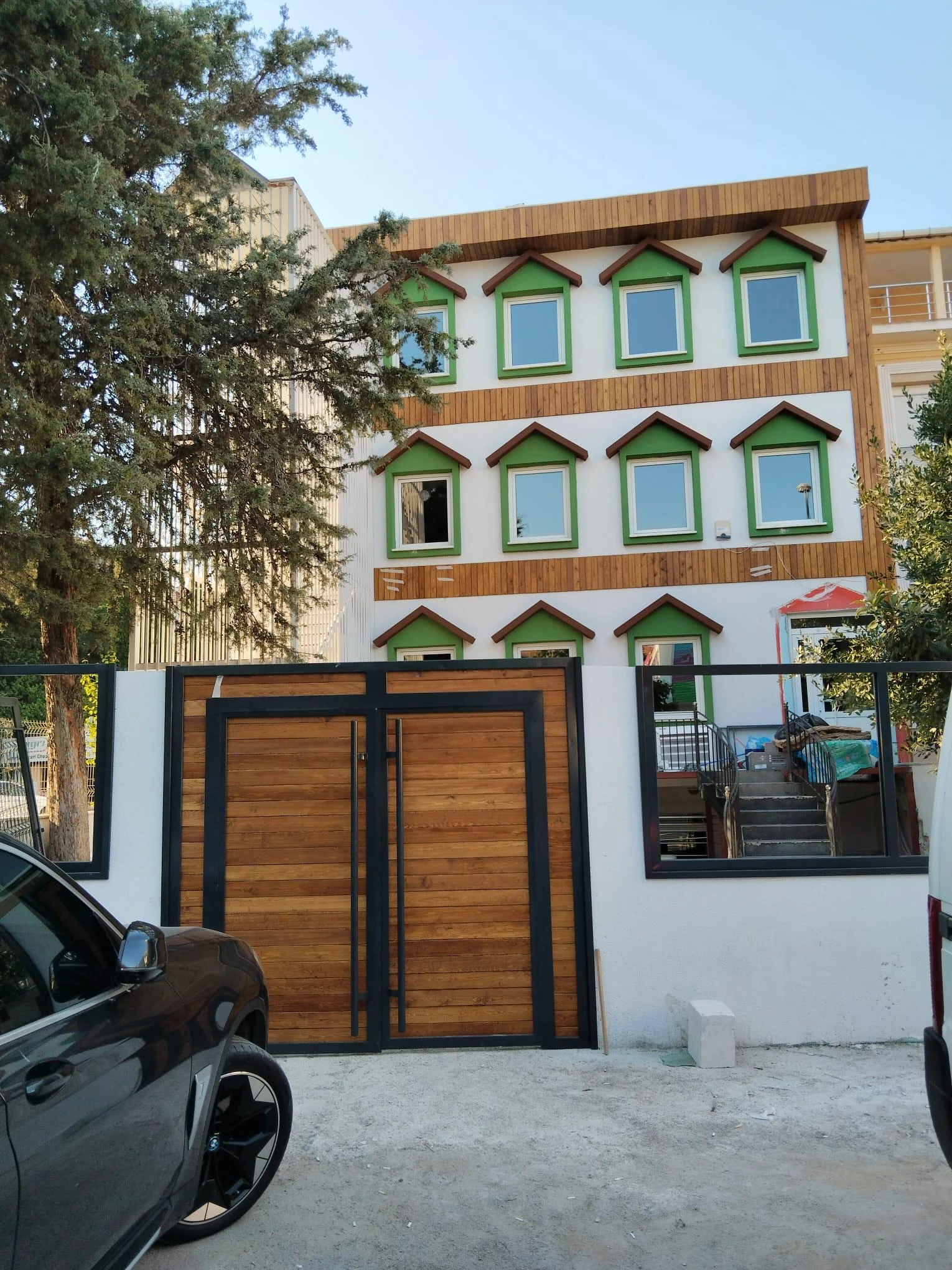 Akademisyen Anne Çamlıca